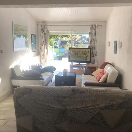 Les Micocouliers - Spacieuse Maison,4chambres ,avec Jardin- Parking -wifi Feriehus